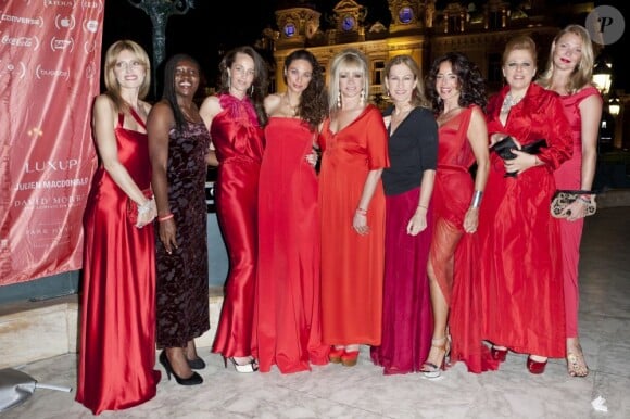 Lilly Becker avec Umberta Beretta, Patricia Asamoah, Julie Brangstrup, Jo Wood, Deborah Dugan lors du gala de Cash and Rocket au profit de (RED), au Casino de Monte-Carlo le 10 juin 2012.
