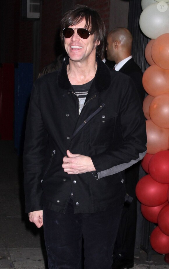 Jim Carrey quitte la Garden Party de Stella McCartney au New York City Marble Cemetery. New York, le 11 juin 2012.