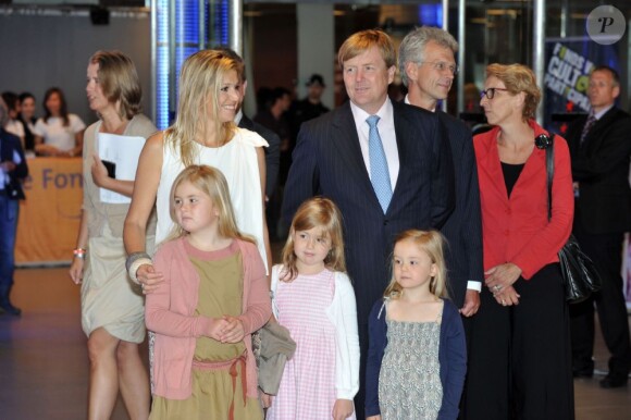 La princesse Maxima et le prince Willem-Alexander des Pays-Bas le 5 juin 2012 avec leurs trois filles - Catharina-Amalia, Alexia, Ariane - de sortie pour un concert à Amsterdam.