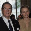 Roger Moore et Charlene de Monaco au dîner du Club des Ambassadeurs, organisé à l'Hôtel de Paris à Monaco, le 12 juin 2012.