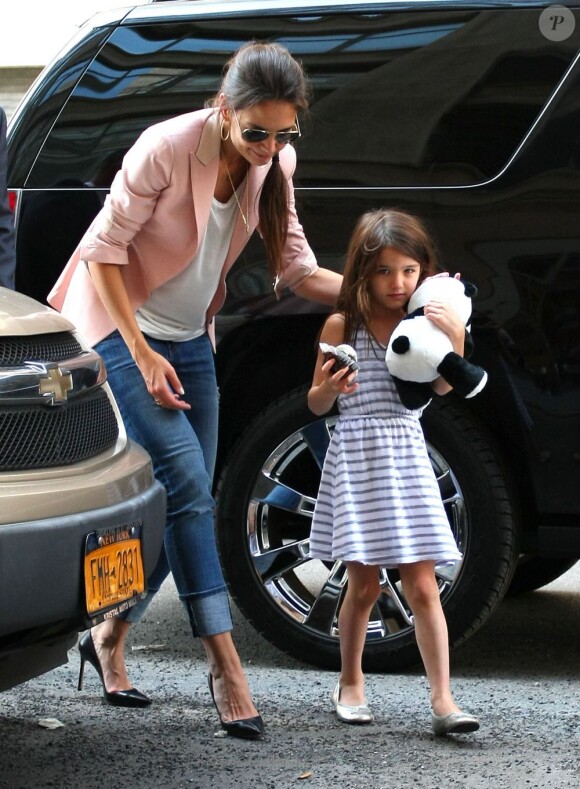 Suri Cruise et sa maman Katie Holmes dans les rues de New York le 14 juin 2012
