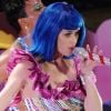 Katy Perry, habillée d'une jolie robe cupcake durant son concert à Milan en février 2011, compris dans la tournée California Dreams.