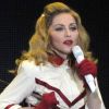 Madonna en concert au Stadio Olimpico de Rome, lors de sa MDNA World Tour. Sa garde-robe de tournée comprend des pièces signées entre autres de Jeremy Scott, Alexander Wang et de Jean Paul Gaultier. Le 12 juin 2012.