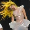 Lady Gaga, complètement déchaînée pendant sa tournée Monster Ball, en plein live au Staples Center à Los Angeles en mars 2011.