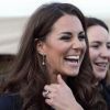 La somptueuse Kate Middleton a accueilli 150 enfants issus de l'une de ses associations caritatives, The Art Room, au théâtre. Était jouée la pièce The Lion, the Witch and The Wardrobe de C.S Lewis à Londres, le 15 juin 2012