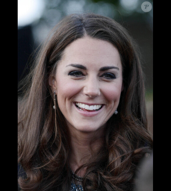 Kate Middleton a accueilli 150 enfants issus de l'une de ses associations caritatives, The Art Room, au théâtre. Était jouée la pièce The Lion, the Witch and The Wardrobe de C.S Lewis à Londres, le 15 juin 2012