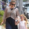 Jennifer Garner et sa fille Violet font du shopping à Santa Monica, le 16 juin 2012