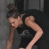 Jessica Alba joue les décoratrices et refait son bureau à Los Angeles. Le 16 juin 2012