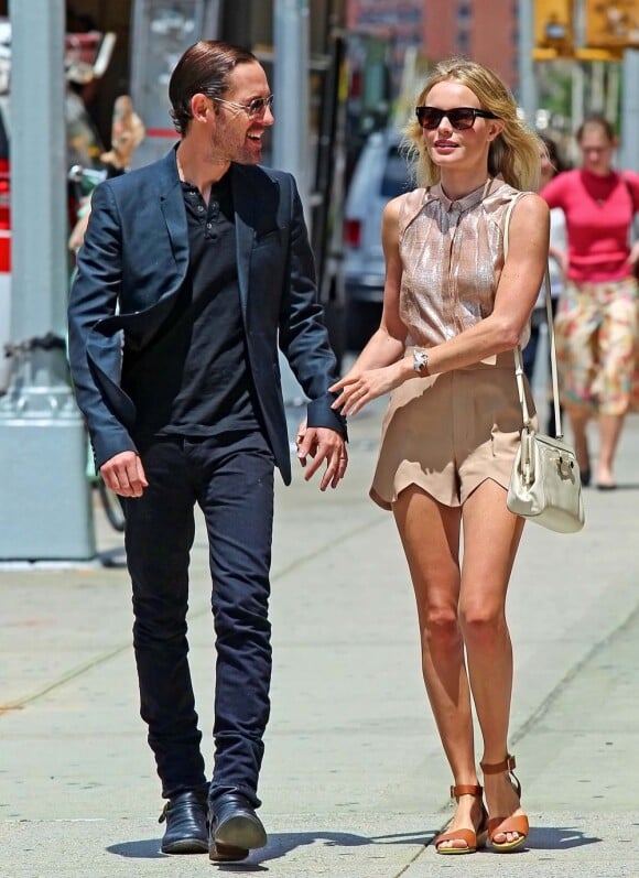 Un look parfait pour Kate Bosworth en compagnie de son compagnon Michael Polish dans les rues de Los Angeles