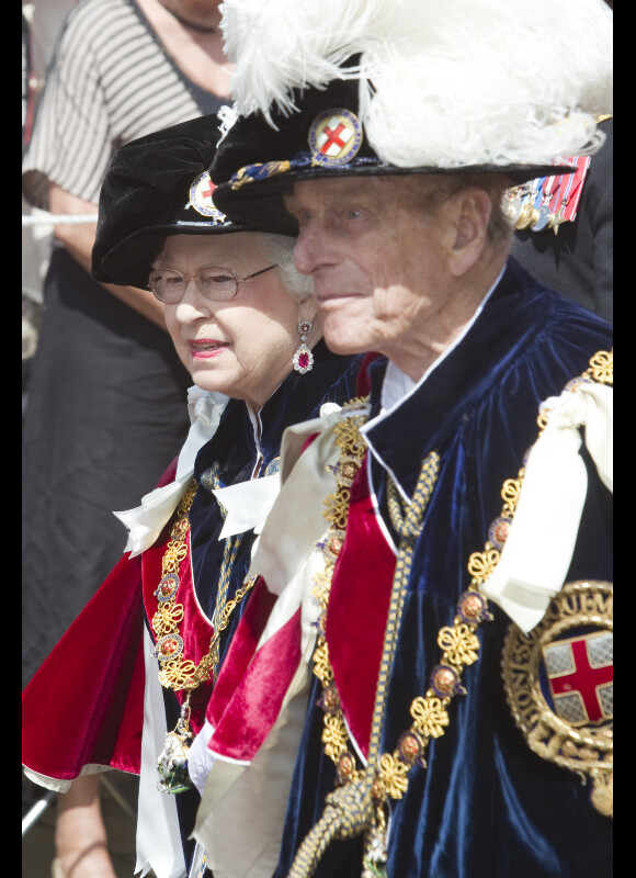 La reine Elizabeth II et le prince Philip lors de la cérémonie de l'Ordre de la Jarretière au château Windsor, à Londres, le 18 juin 2012