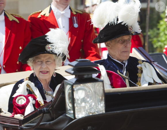 La reine Elizabeth II et le prince Philip lors de la cérémonie de l'Ordre de la Jarretière au château Windsor, à Londres, le 18 juin 2012