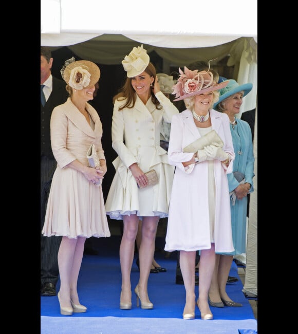 La comtesse de Wessex, Kate Middleton, duchesse de Cambridge, et Camilla Parker Bowles, duchesse de Cornouailles, lors de la cérémonie de l'Ordre de la Jarretière au château Windsor, à Londres, le 18 juin 2012