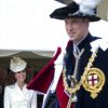 Kate Middleton regarde fièrement défiler son mari le prince William lors de la cérémonie de l'Ordre de la Jarretière au château Windsor, à Londres, le 18 juin 2012