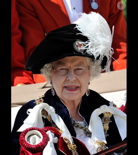 Elizabeth II lors de la cérémonie de l'Ordre de la Jarretière se déroulant du château Windsor à la chapelle Saint Georges, le 18 juin 2012