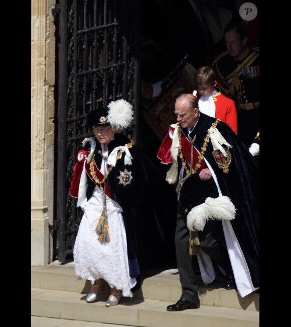 La reine et le prince consort lors de la cérémonie de l'Ordre de la Jarretière se déroulant du château Windsor à la chapelle Saint Georges, le 18 juin 2012