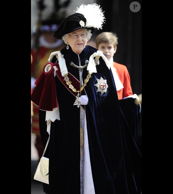 Elizabeth II lors de la cérémonie de l'Ordre de la Jarretière se déroulant du château Windsor à la chapelle Saint Georges, le 18 juin 2012