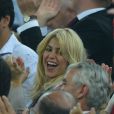 Shakira souriante dans les tribunes de la Gdansk Arena en Pologne lors de la rencontre entre l'Espagne et la Croatie le 18 juin 2012 durant l'Euro 2012