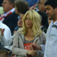 Shakira souriante dans les tribunes de la Gdansk Arena en Pologne lors de la rencontre entre l'Espagne et la Croatie le 18 juin 2012 durant l'Euro 2012