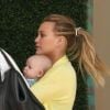 Hilary Duff, avec sa maman et son fils Luca, fait du shopping le mardi 19 juin 2012, à Los Angeles.