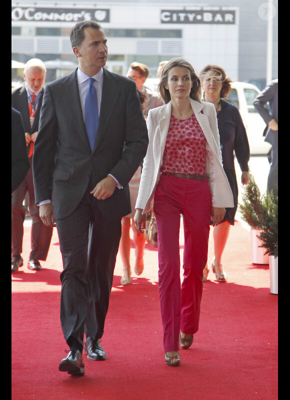 Le couple princier Felipe et Letizia d'Espagne visitent le Salon Bio de Boston, le 21 juin 2012.