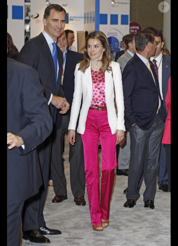 Le couple princier, Felipe et Letizia d'Espagne, visite le Salon Bio de Boston, le 21 juin 2012.