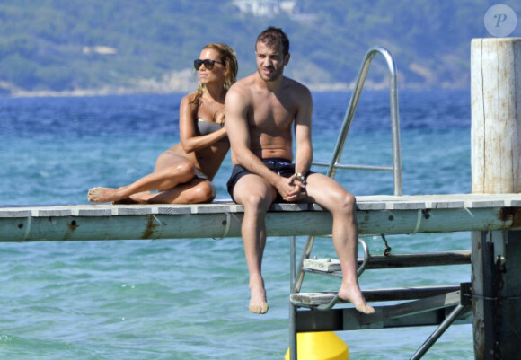 Rafael van der Vaart et sa femme Sylvie profitent du soleil de Saint-Tropez le 23 juin 2012