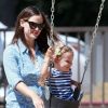 Jennifer Garner et sa fille Seraphina à Pacific Palissades. Los Angeles, le 23 juin 2012.
