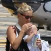 Kate Hudson et Matthew Bellamy, avec leur adorable fils Bingham, ont passé quelques jours sur le yacht de l'homme d'affaires Philip Green, le 25 juin 2012 à Saint-Tropez : ils quittent l'endroit de rêve et le port de Monaco pour rejoindre leur hélicoptère