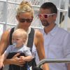 Kate Hudson et Matthew Bellamy qui arbore de belles lunettes, avec leur fils Bingham, ont passé quelques jours sur le yacht de l'homme d'affaires Philip Green, le 25 juin 2012 à Saint-Tropez