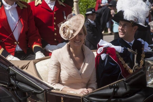 Le prince Edward et la comtesse Sophie de Wessex lors de la procession de l'ordre de la jarretière le 18 juin 2012.