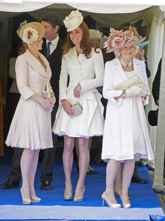 La comtesse Sophie de Wessex avec Kate Middleton et Camilla Parker Bowles lors de la procession de l'ordre de la jarretière le 18 juin 2012.