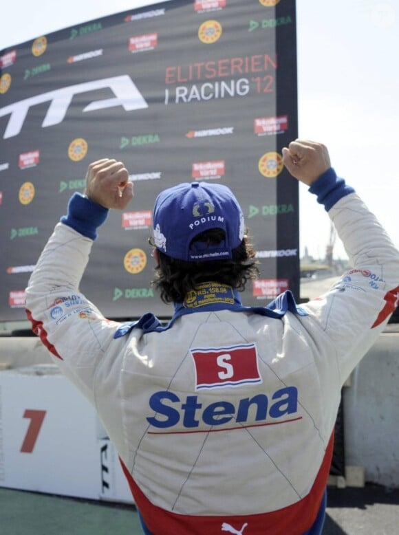 Le prince Carl Philip de Suède a remporté le 16 juin 2012 une manche de GT-Sprint Cup dans la catégorie BGT, à Göteborg.