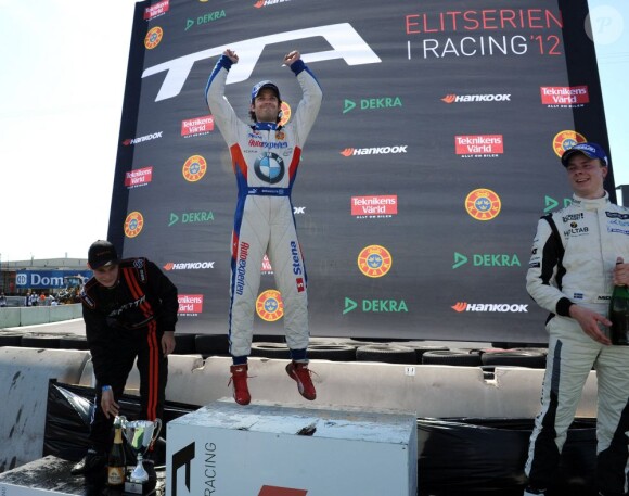 Le prince Carl Philip de Suède a remporté le 16 juin 2012 une manche de GT-Sprint Cup dans la catégorie BGT, à Göteborg.