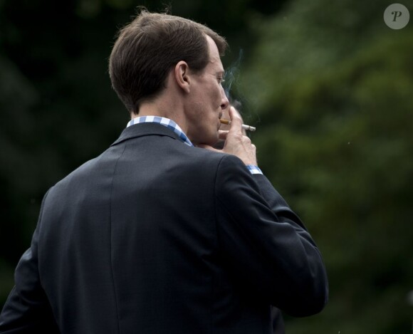 Le prince Joachim de Danemark s'est offert quelques bouffées de nicotine lors de la Classic Race 2012 à Aarhus, le 26 juin.