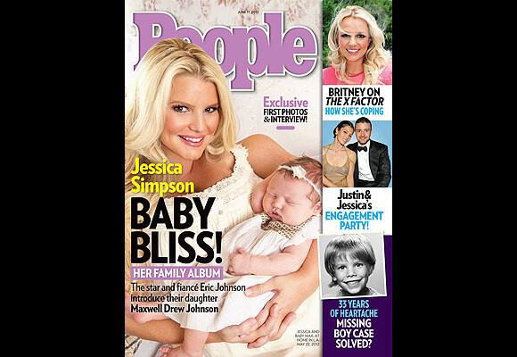 Jessica Simpson prend la pose avec son adorable fille Maxwell en couverture du magazine People, mai 2012.