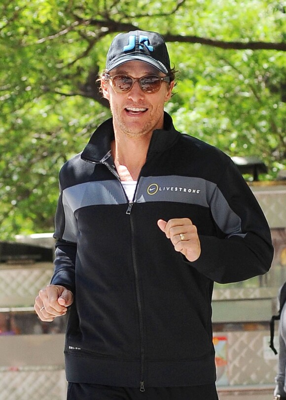 Matthew McConaughey dans les rues de New York fait son jogging matinal le 27 juin 2012