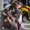 Auprès des plus jeunes, un succès constant... Le prince Philippe et la princesse Mathilde de Belgique étaient en visite en Communauté germanophone le 27 juin 2012.