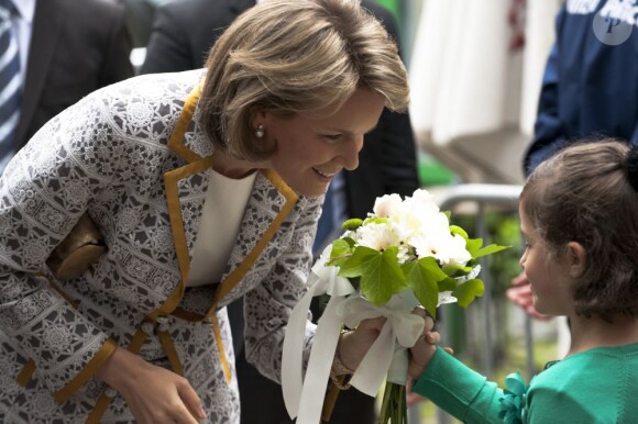 La princesse les fait tous fondre ! Le prince Philippe et la princesse Mathilde de Belgique étaient en visite en Communauté germanophone le 27 juin 2012.