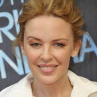 Kylie Minogue : Hôtesse de l'air et étincelle de l'incroyable Holy Motors