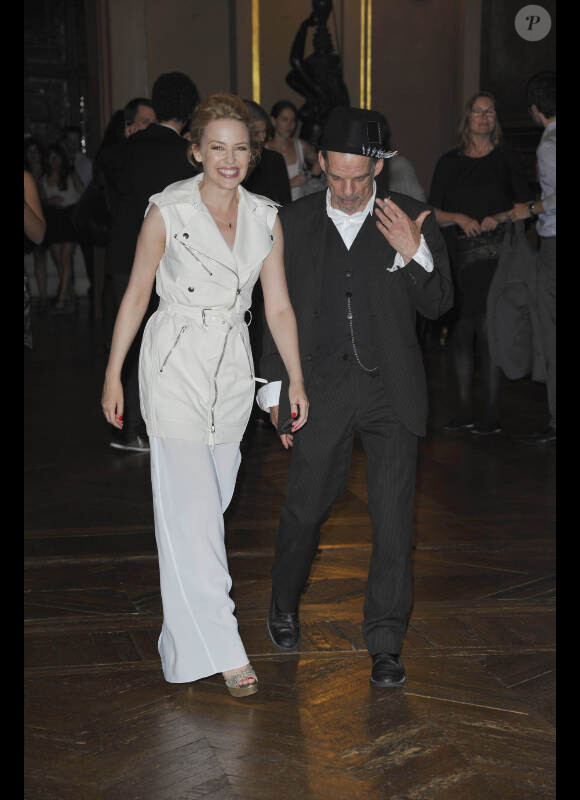 Kylie Minogue et Denis Lavant à l'avant-première de Holy Motors lors du Festival Paris Cinéma, le 27 juin 2012.