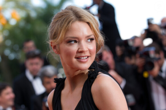 Festival de Cannes 2012 : Virginie Efira fait sensation sur le tapis rouge