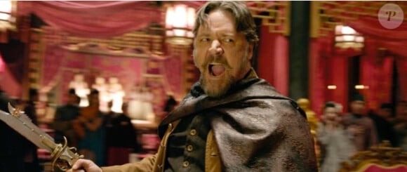 Russell Crowe dans The Man with the Iron Fists de RZA.