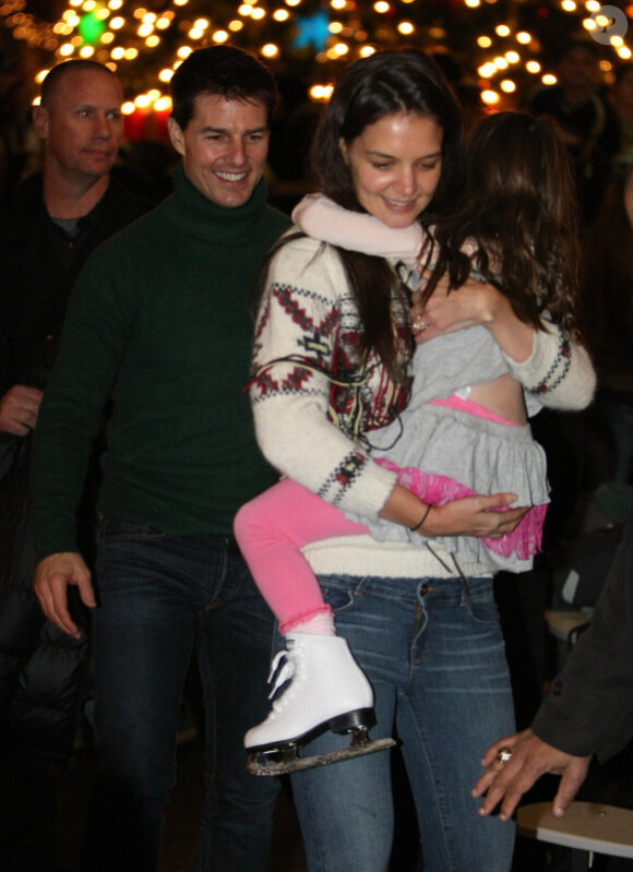 Tom Cruise, Katie Holmes et Suri Cruise heureux et unis à la patinoire en novembre 2011 à Pittsburgh