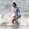 Jessica Biel se jette dans les eaux mouvementées de Porto Rico en attendant son Justin Timberlake en tournage. Juin 2012