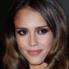Jessica Alba, radieuse invitée de marque du défilé Atelier Versace automne-hiver 2012/2013 à l'hôtel Ritz. Paris, le 1er juillet 2012.