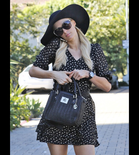 Paris Hilton s'offre une séance de shopping à Los Angeles, le samedi 30 juin 2012.