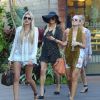 Paris Hilton retrouve des amies pour une séance de shopping à Los Angeles, le samedi 30 juin 2012.