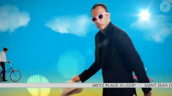 Nikos Aliagas dans la bande-annonce de la Tournée des plages des animateurs de TF1