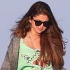 Selena Gomez répondait aux abonnés présents pour l'anniversaire d'Ashley Tisdale. Malibu, le 2 juillet 2012.