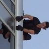 Tom Cruise en pleine cascade sur la tour Burj Khalifa à Dubaï pour le tournage de Mission : Impossible - Le Protocole fantôme (2011)